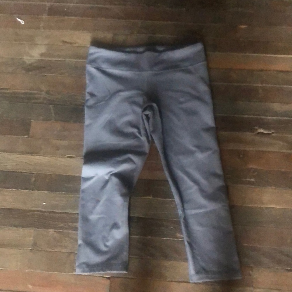 UA cropped workout capris